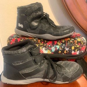 BLACK NFINITY  BEAST MID TOP